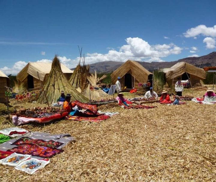 Uros rieteilanden Titikaka Peru