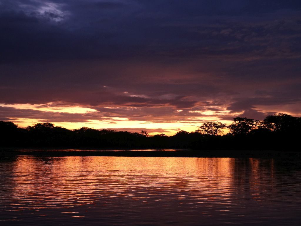 Zonsondergang Laguna Grande Cuyabeno