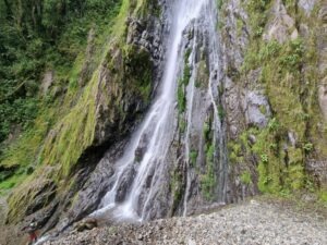 Colanuma waterfall travel Ecuador