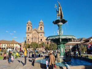 Fountain Plaza de ARmas Cuzco