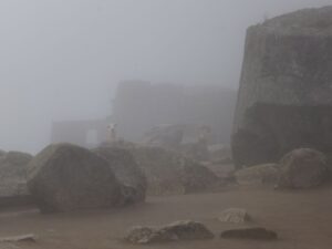 regen en mist in Machu Picchu